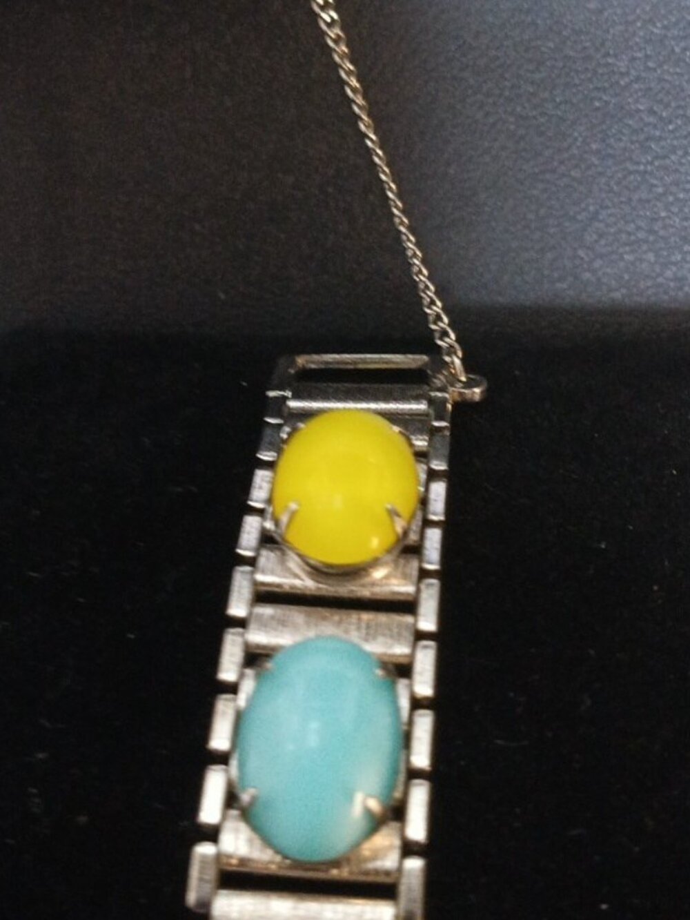 Vtg SARAH COVENTRY Party Pastels Bracelet, Silvertone (R-66) - Picture 3 of 3